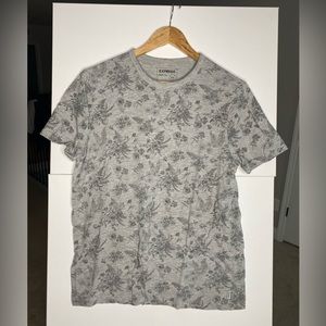 Express gray paisley tee size medium